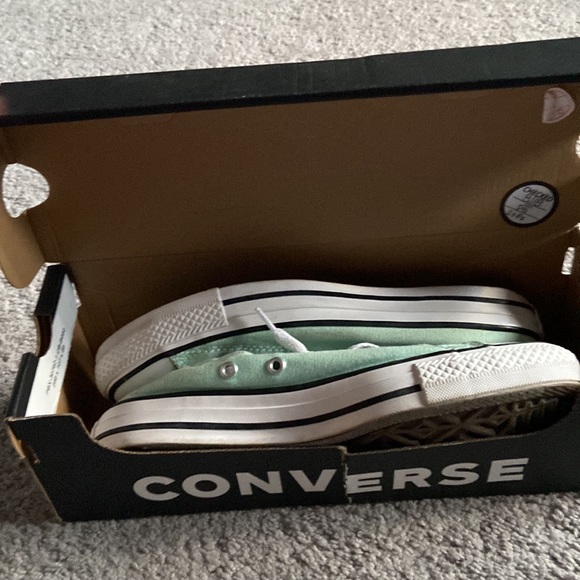 Womens  Converse shoes. - Picture 11 of 13